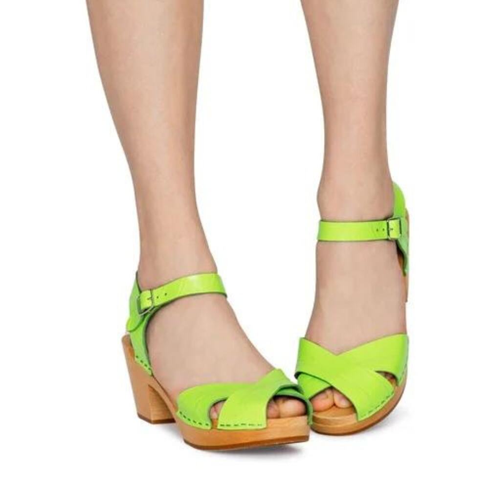 Swedish Hasbeens NWOB Mirja Neon Green Croc Print Leather Wood Heel Sandals